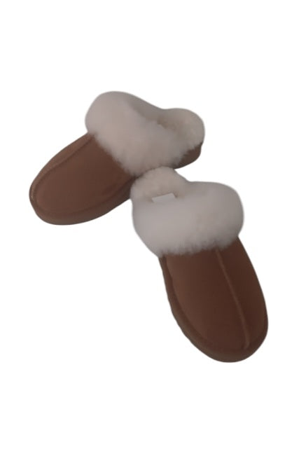 Warm suede slippers brown