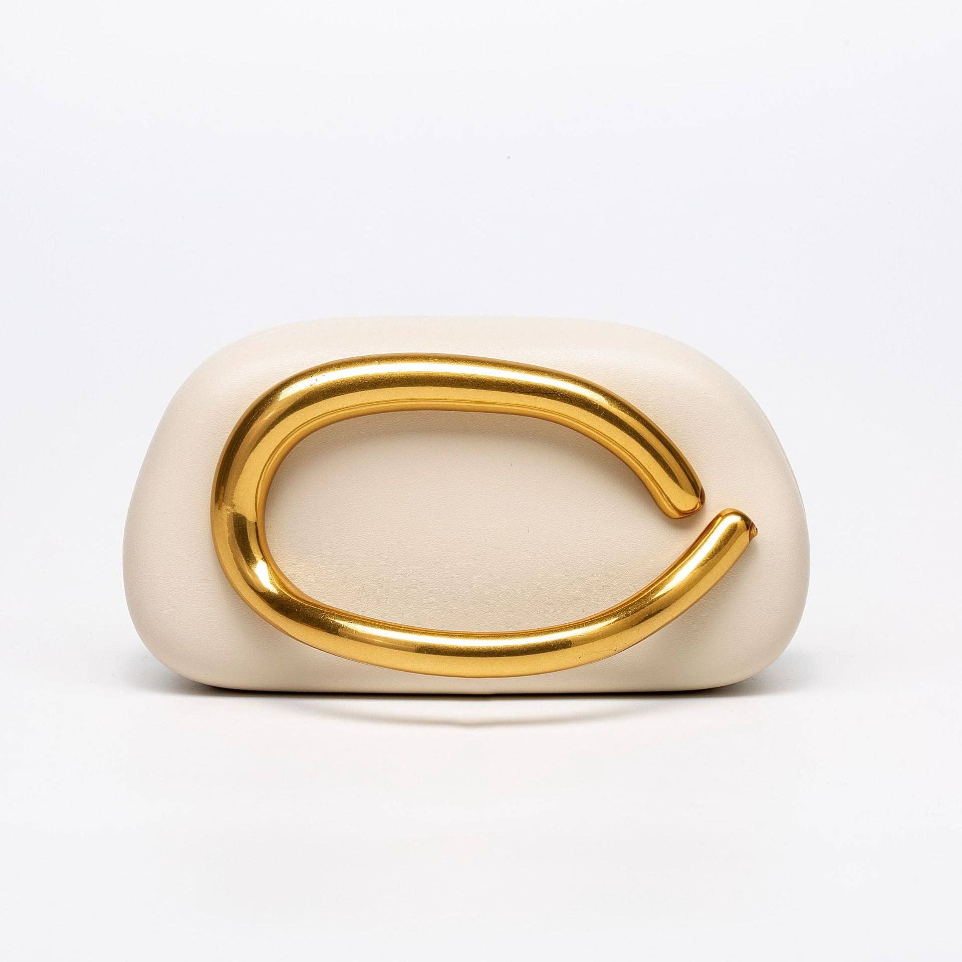 Trendy Shell Acrylic Clutch Bag for Evening Events: Leather Off-White
