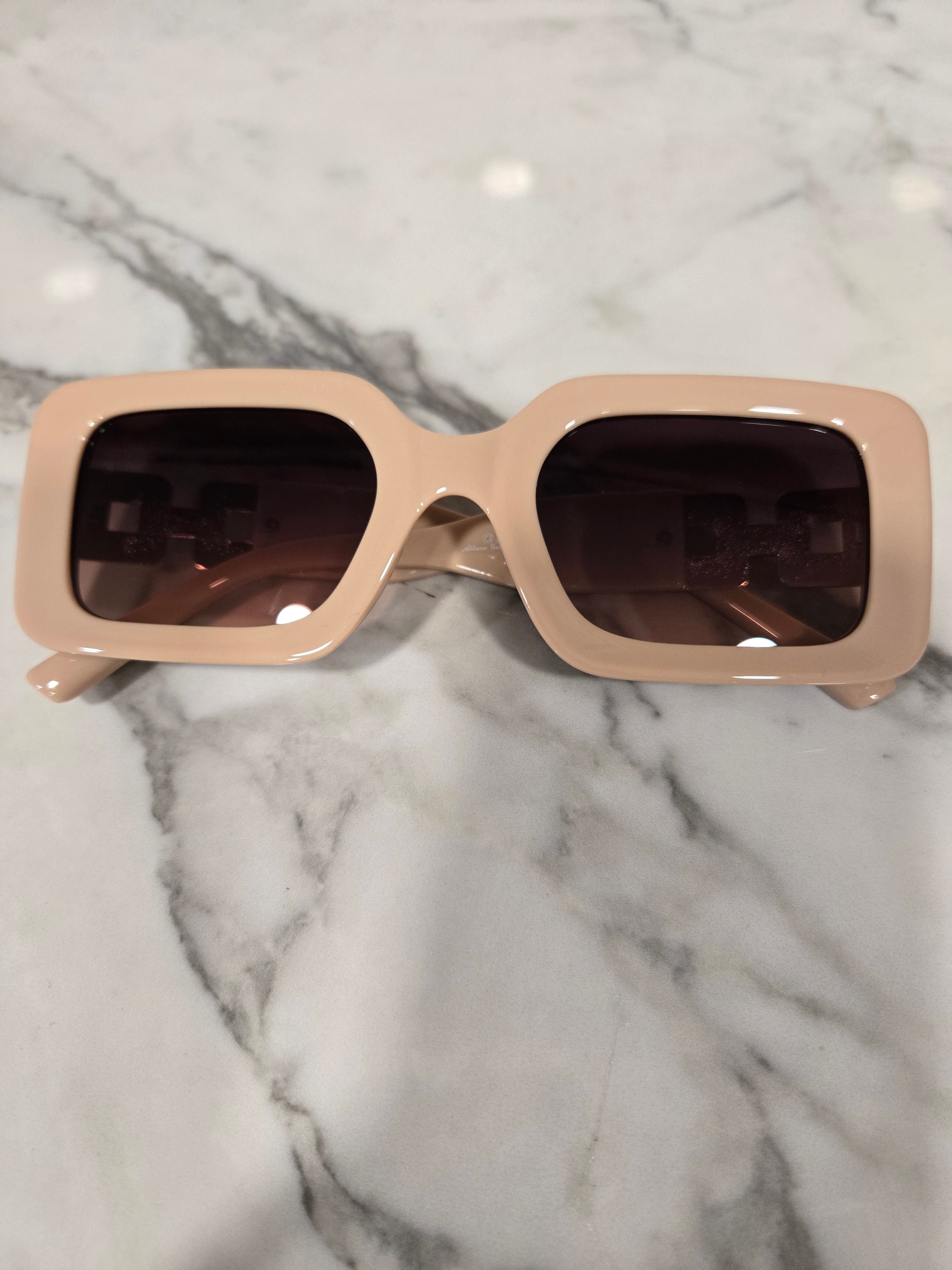 Square  Wide Frame Chunky Chain Sunglasses