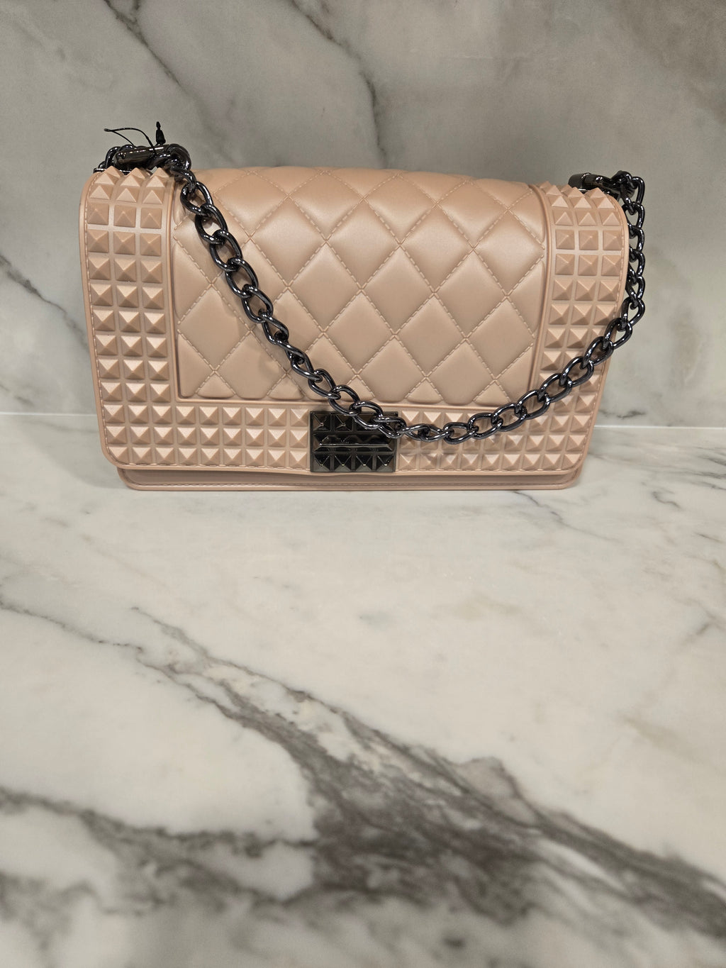 Studded clutch