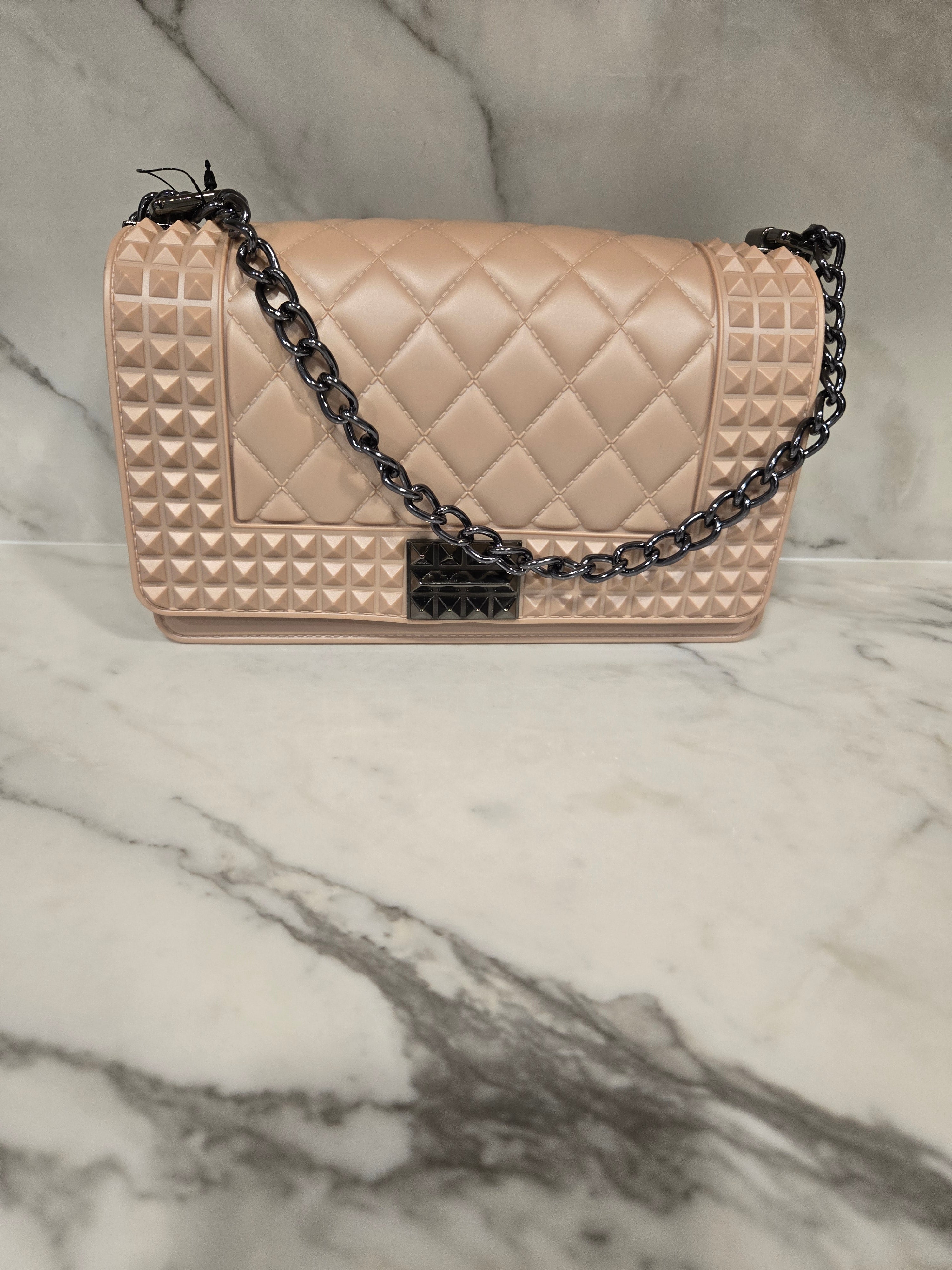 Studded clutch